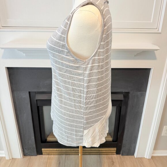 π€ Pink Clover Gray & White Striped Tank β Button Back Detail (Size M) - Picture 2 of 9